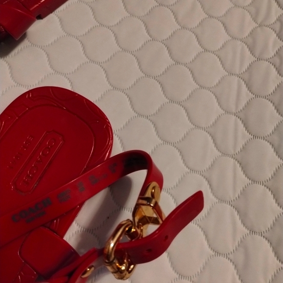 COACH Fuchsia Gold Flip Sandals Size 8B - Picture 1 of 3